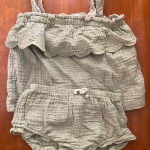 Carters scalloped two piece set 12 months NWOT